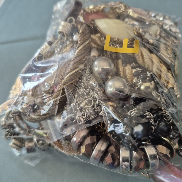 Mystery Craft Jellery Bag E - Picture 6 of 13